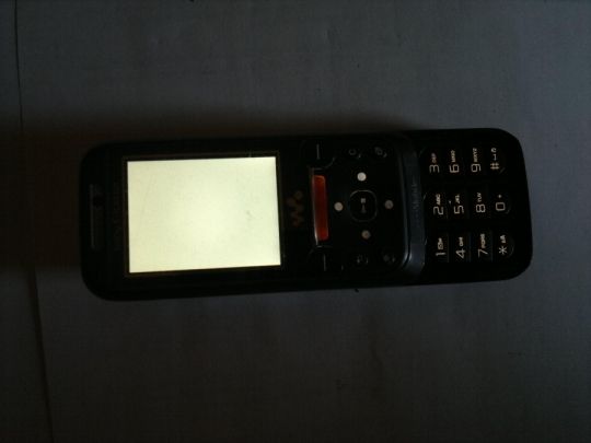 Sony ericsson w850 telefon eladó fehéren világit   !