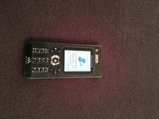 Sony Ericsson  w880 telefon  ,kikapcsolgat.