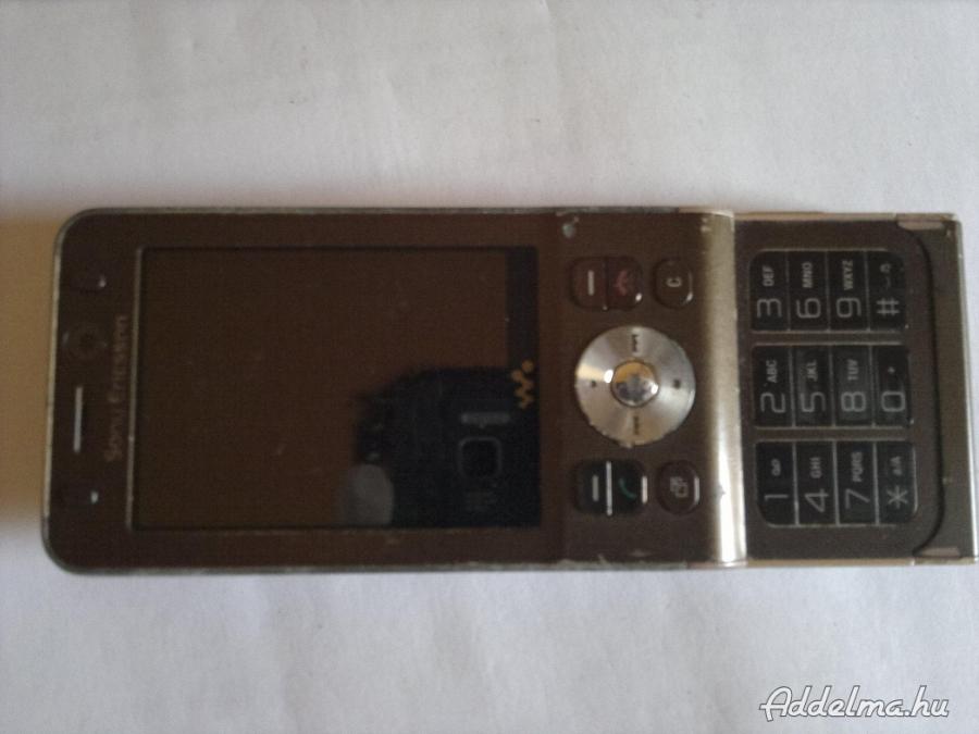 Sony ericsson w910  telefon eladó  nem kapcsol be, csak bill világi