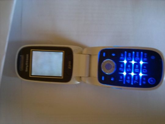 Sony ericsson z310 telefon eladó mind hibás !