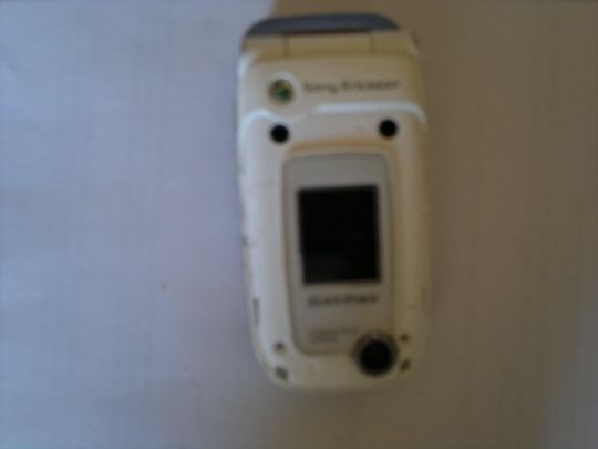 Sony ericsson z520  telefon eladó hiányos, hibásak   !