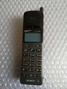 Sony Retró telefon eladó , teszteleten és törött .