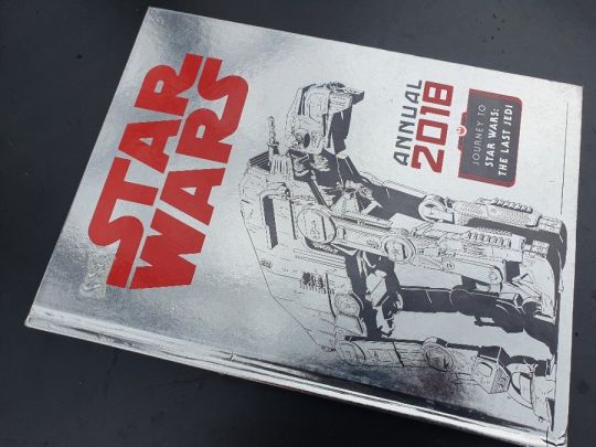 Star Wars Annual 2018 + plüss figurák -22 cm, új