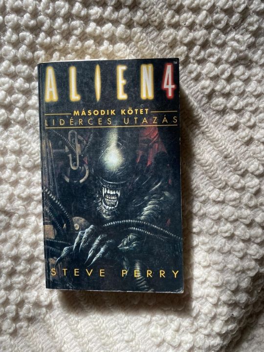 Steve Perry Alien 4   Fantasztikus könyv