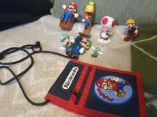 Super Mario és Luigi figurák, Nintendo kis táska, póló, szemüveg