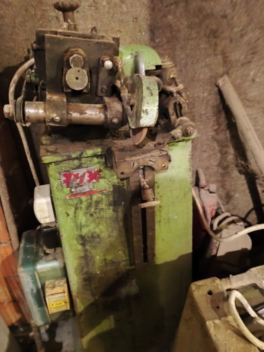 Szallagfűrész élező