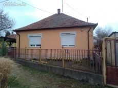Szolnokon 2 szobás családi ház kiadó