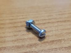 T4P lemezjátszó hangszedő rögzítő (átmenő) csavar és anya