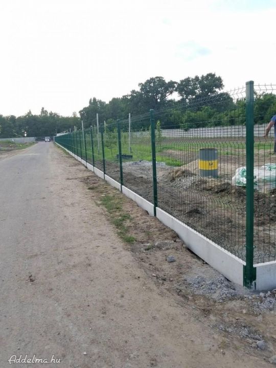 Táblás kerítés panel, oszlop, kapu, drótfonat, vadháló