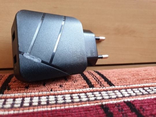 Telefon DUPLA USB QC3 2A/3A 28W UTAZÓ hálózati gyorstöltő töltő