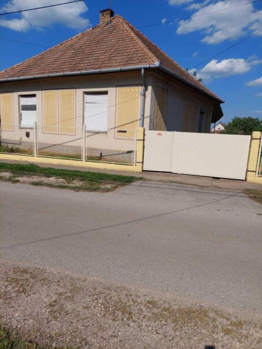 Tengelic eladó családi ház