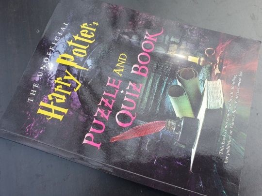 The Unofficial Harry Potter Puzzle and Quiz Book +kártya