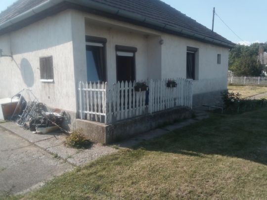 Tiszaeszlár Bashalom tiszta levegőjű csendes nyugodt helyen eladó