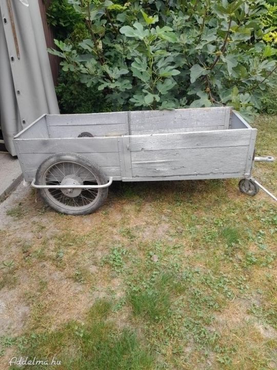 Traktor munkagépei és alkatrészei eladó