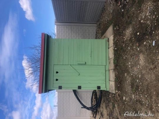 Udvari WC eladó