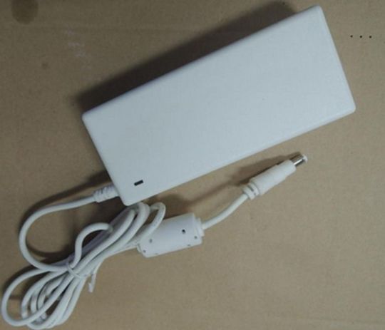 Új 12V 3,5A hálózati adapter eladó