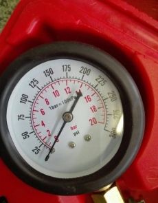 Új 9 részes kompressziómérő készlet benzines autókhoz eladó