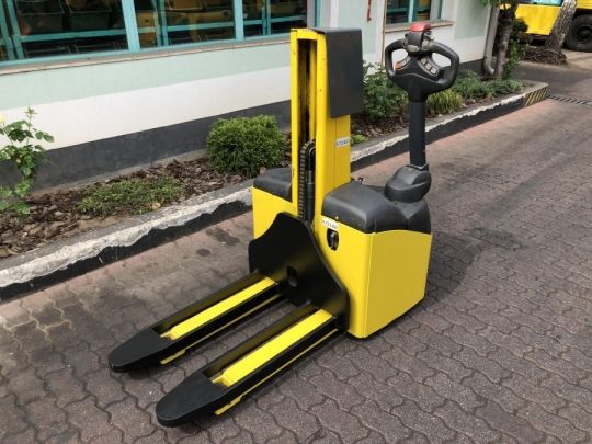 Új akkumulátorral eladó gyalogkíséretű