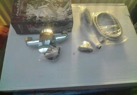Új import fali zuhanyzó csaptelep, zuhanyszettel eladó