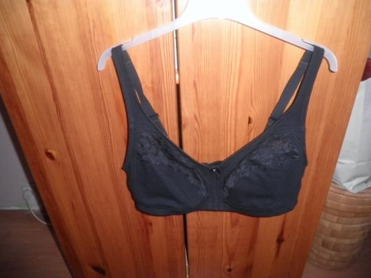 Új női melltartó fekete  85/C