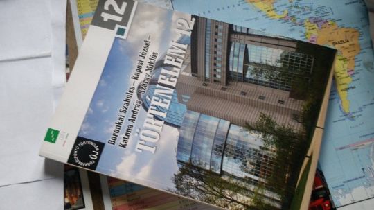 Új tankönyvek -Történelem 12. Magyar nyelv 12. Matematika 12