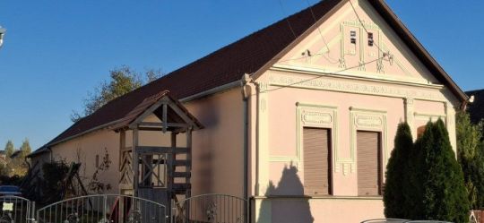 Újpetrén 4 szobás családi ház elad