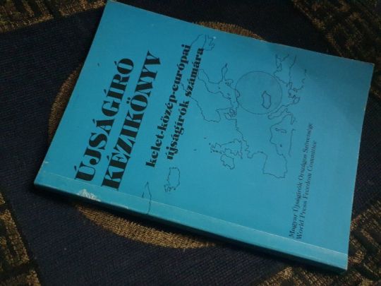 Újságíró kézikönyv + Közvélemény-kutatási kalauz
