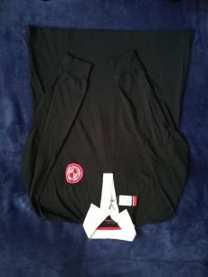 Umbro új eredeti pulóver eladó m-es méretben.,