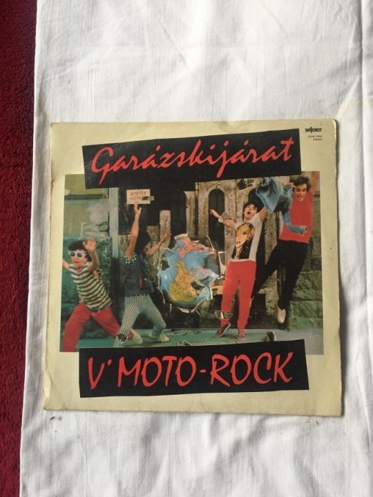 V' MOTO-ROCK Garázskijárat