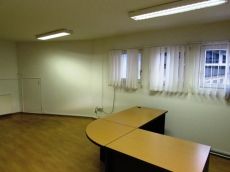 Vác központjához közel, 26 m2-es iroda kiadó.