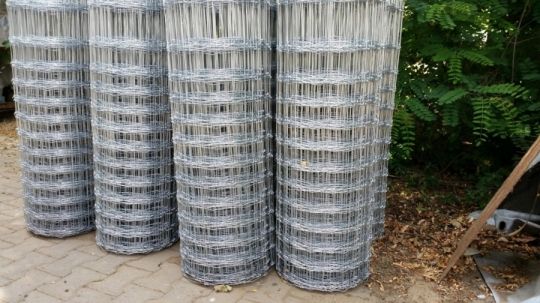 Vadháló,kerítésépítés,kerítésdrót,szögesdrót