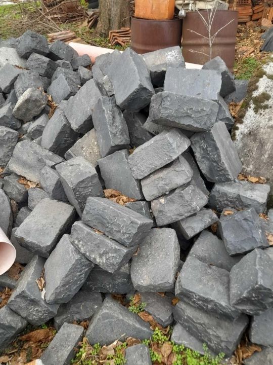 Vegyesen sok minden eladó