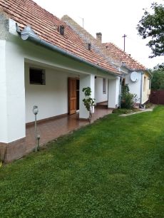 Veszprém megyeben Bakonyságon jó állapotú családi ház eladó