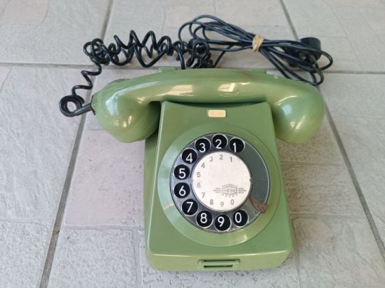 Vezetékes tárcsás telefon
