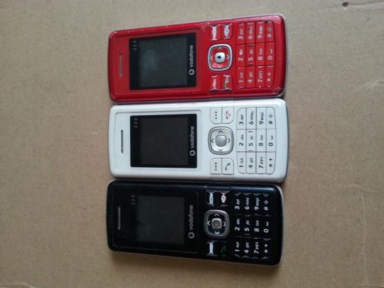 Vodafone 225 telefon eladó törött kijelzős vagy nem reagál