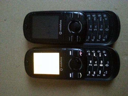 Vodafone 331 telefon eladó csak világitanak
