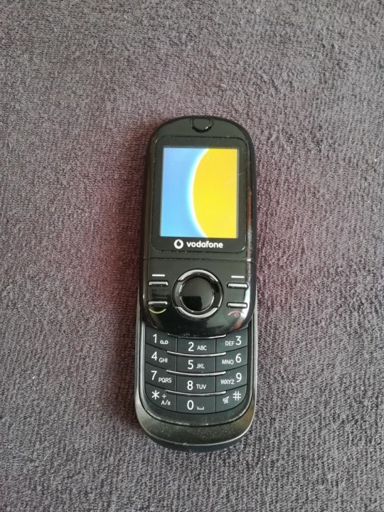 Vodafone 331  telefon eladó ,törött kijelzős.