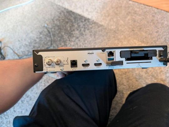 VU+ UNO 4K SE Dual FBC-S2 tunerrel Saját dobozában.