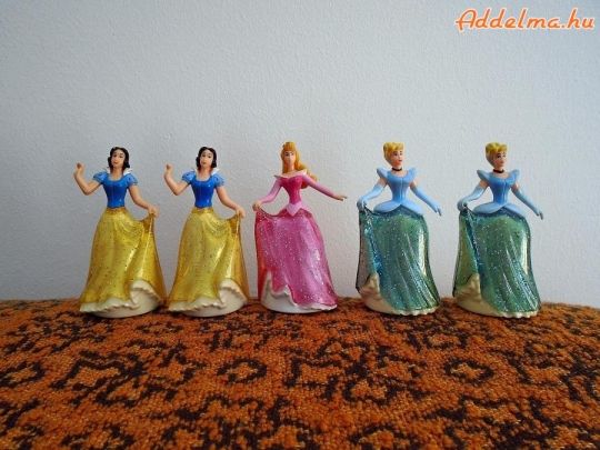 Walt Disney figurák kistáskával