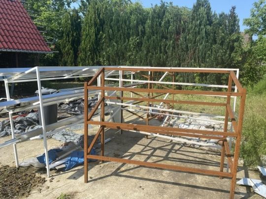 Zártszelvényből nagyon stabil zöldség-gyümölcs polc.