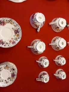 Zsolnay porcelán szervíz “PILLANGÓS” ca 100 db